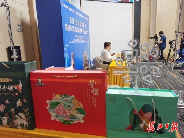 做好“店小二”，为企业“搭把手”，武汉这样