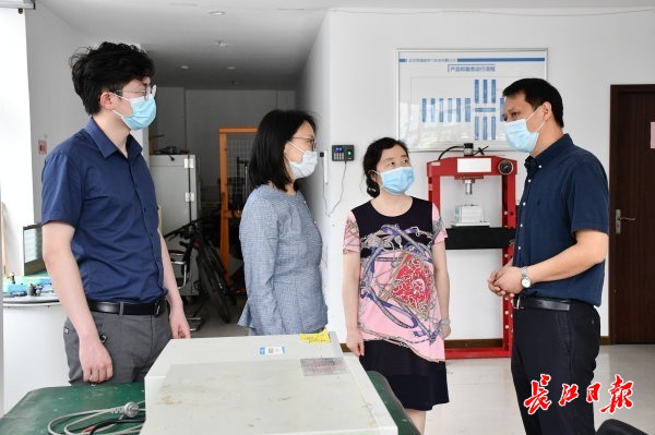 做好“店小二”，为企业“搭把手”，武汉这样
