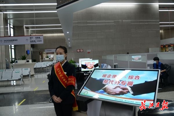 做好“店小二”，为企业“搭把手”，武汉这样