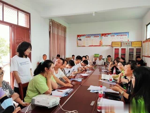 把高考政策送到村里！泌阳县闫洼村举办2020年高