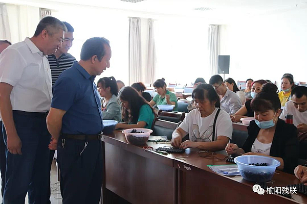 榆阳区残联举办残疾人“汽车坐垫编织”技能培