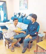 芙蓉好丈夫吴自成21年不离不弃，用爱创造生命奇迹
