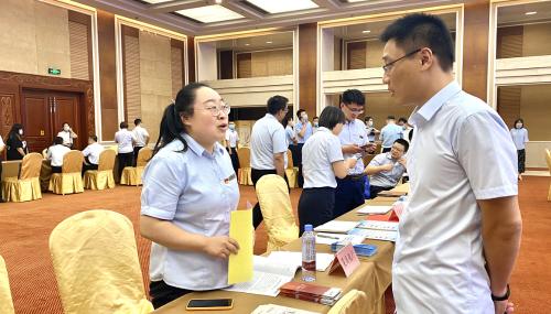 我市召开全市政金企合作对接暨人才金融服务工