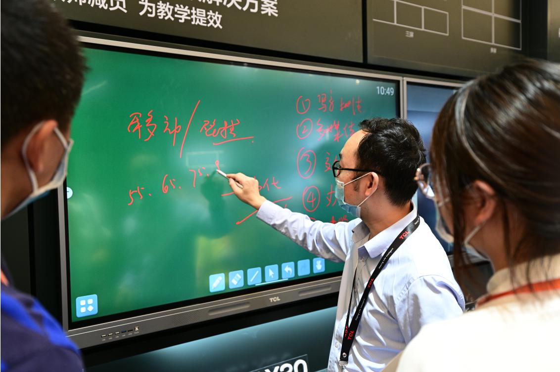 UDE2020展会TCL智显大放异彩，智慧商业方案助力企