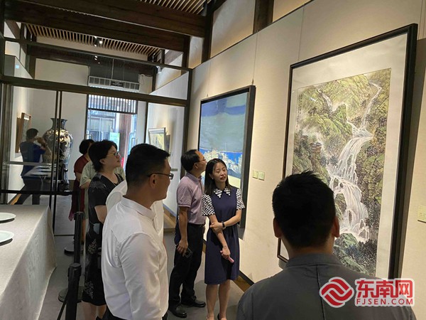 福建艺术职业学院师生美术作品展开幕