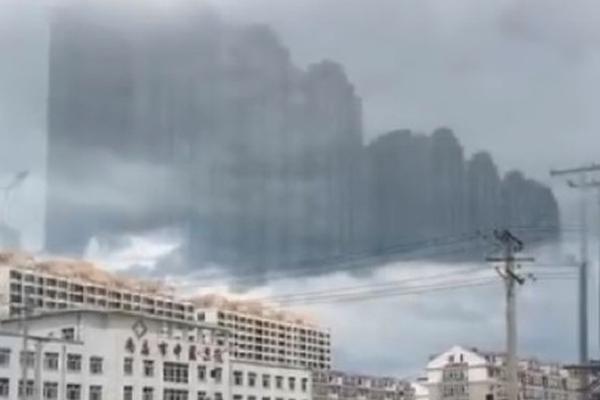搭建国际交流平台 培养复合型人才