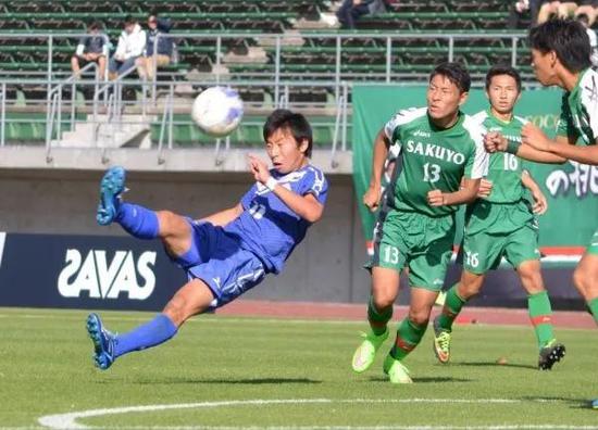 5年前日本高中足球风云人物从警 你踢球为了什么