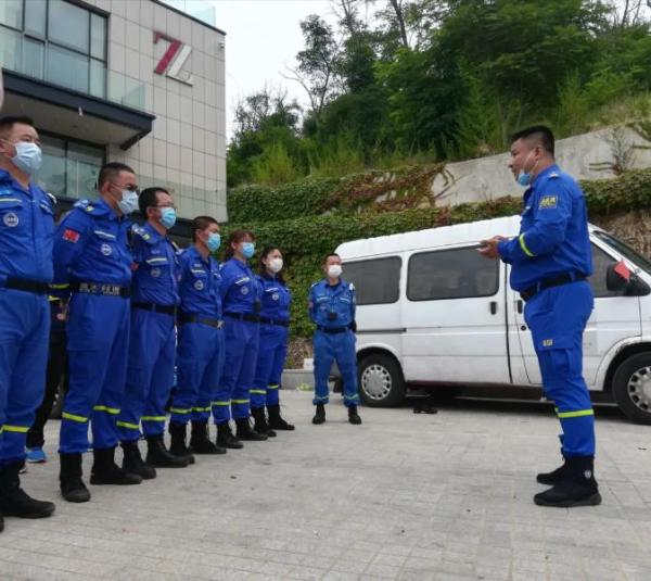 城市有疫，人民有义丨要去，就去最危险的地方