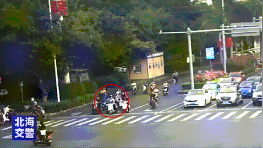 广西一男子用口罩挡车牌，被发现后竟拖行交警