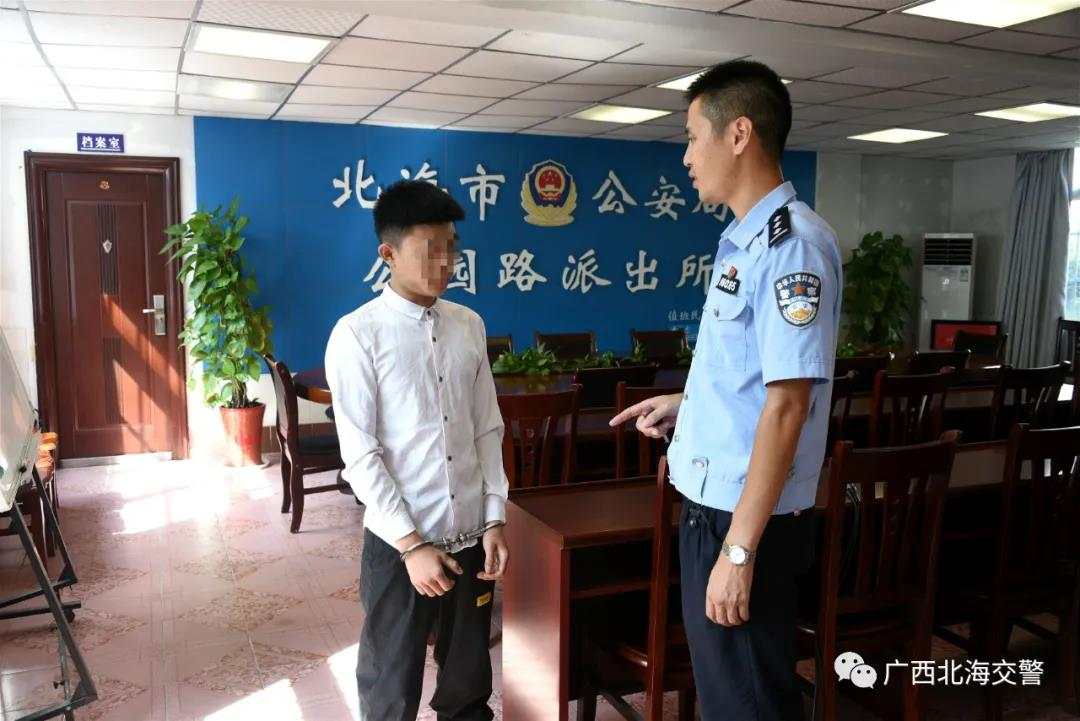 广西一男子用口罩挡车牌，被发现后竟拖行交警