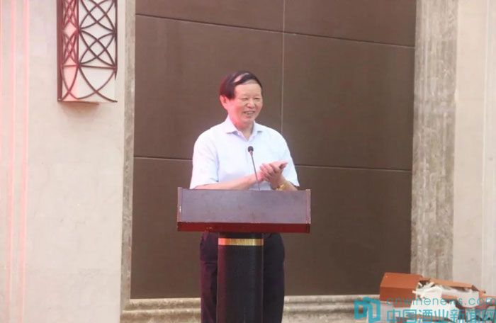江苏省酒类行业协会(商会)召开第二届六次会员代