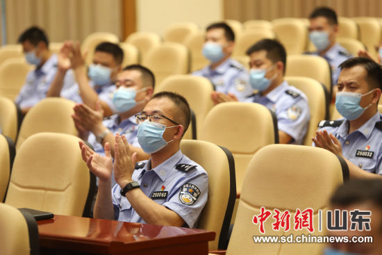 钱程 摄