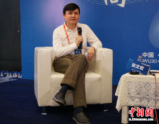 张文宏现身无锡参加太湖人才峰会。