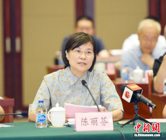 江苏阳光股份有限公司董事长陈丽芬参与座谈。