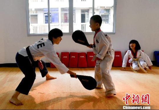 女子福州开道馆 曾获台湾地区跆拳道比赛冠军