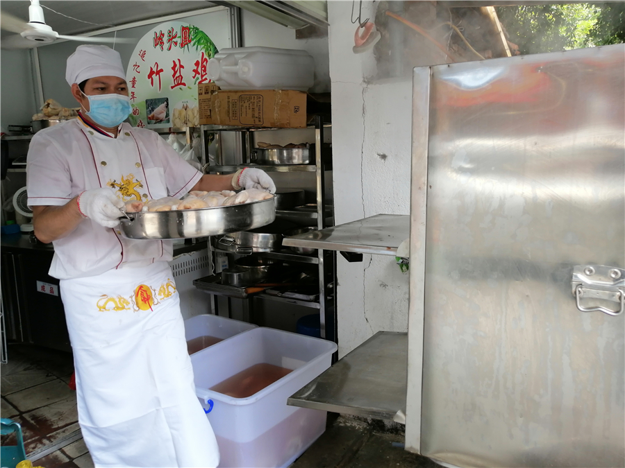 一道远古传统特色菜肴 岭头凰竹盐鸡既养生又美