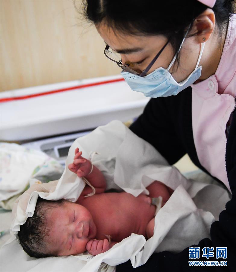（图文互动）（1）我国干细胞治疗卵巢早衰临床研究首个健康宝宝诞生