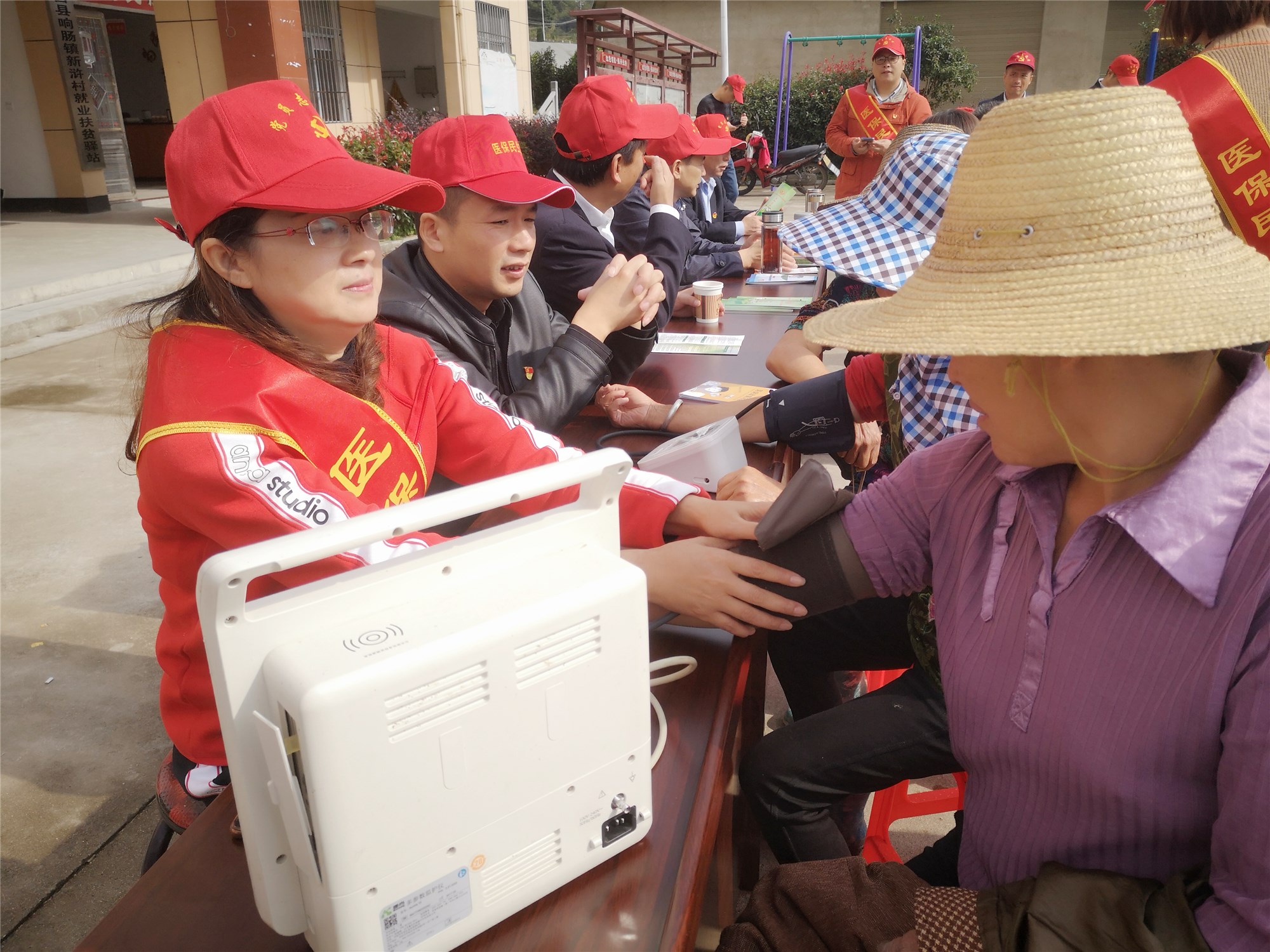 岳西县医保局积极开展医保民生工程集中宣传月活动