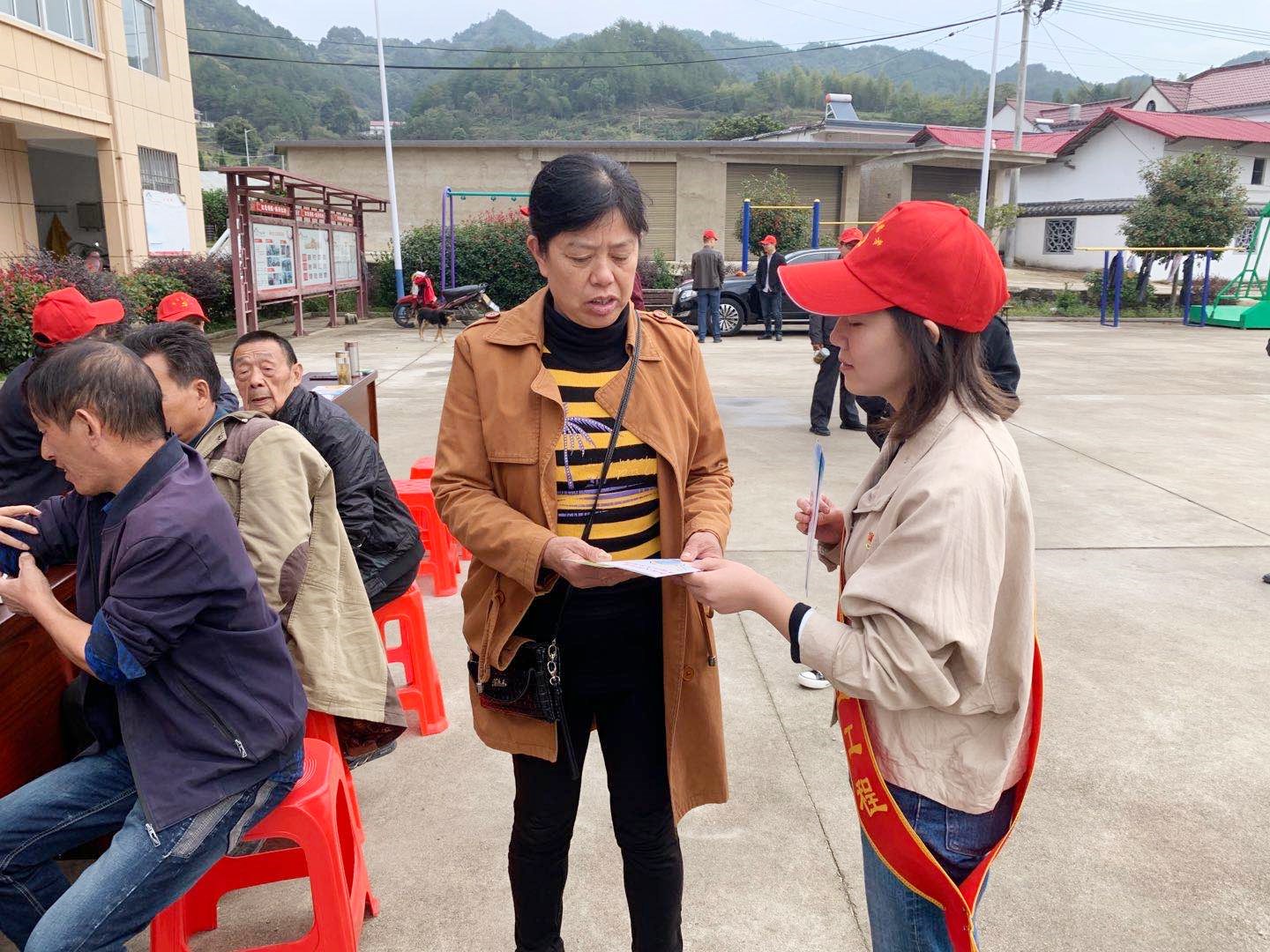 岳西县医保局积极开展医保民生工程集中宣传月活动