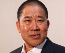 老演员住宅脏乱狭小，被质疑如今邋遢又落魄