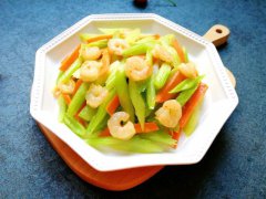 家常虾仁胡萝卜炒芹菜，清新爽口