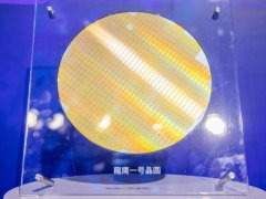 <b>中国首款7纳米高端智能座舱芯片惊艳亮相</b>