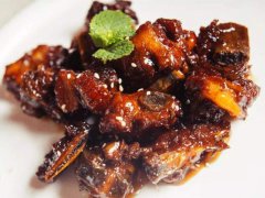 <b>美味又营养的日常饮食，解腻助食的话梅排骨</b>