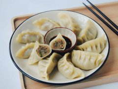 <b>简单分享韭菜饺子做法步骤</b>